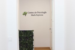 Entrada al Centro de Psicología María Espinosa